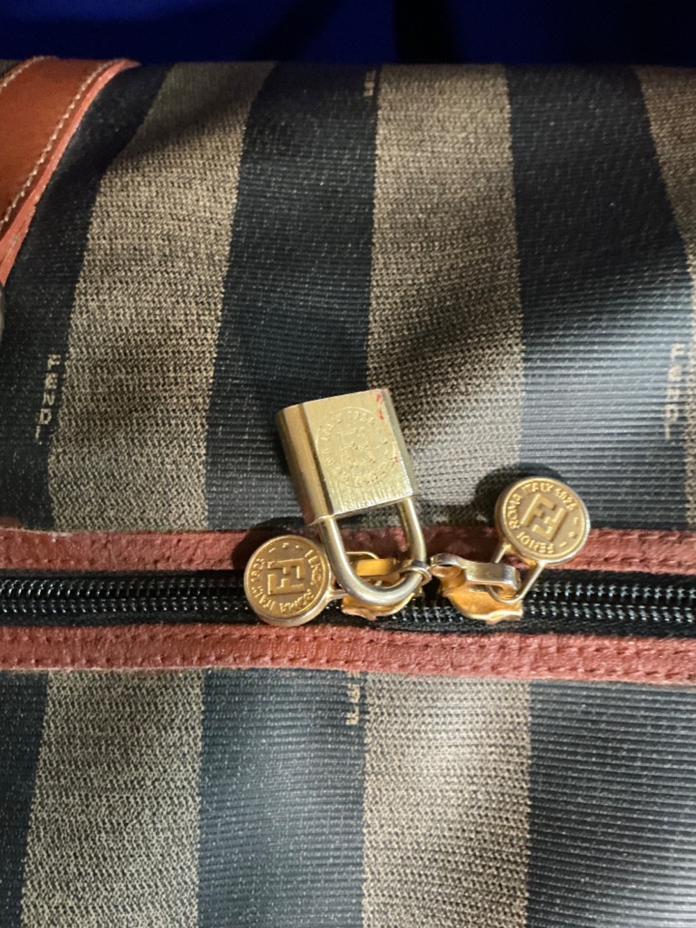 Vintage Authentic Fendi Pequin dufflel bag with shoulder strap - Picture 14 of 16